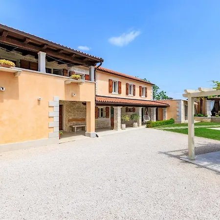 Holiday home Viscum