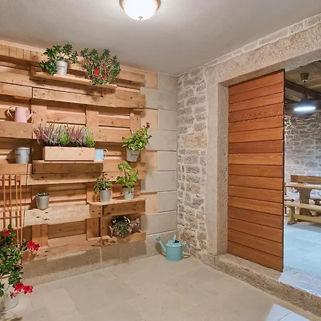 Holiday home Viscum *