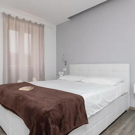 Holiday home Viscum *