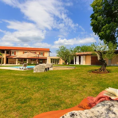 Holiday home Viscum