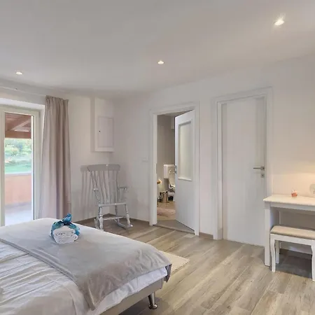 Holiday home Viscum *
