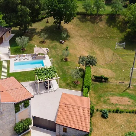 Holiday home Viscum Vela Traba