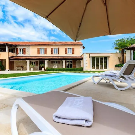 Holiday home Viscum *