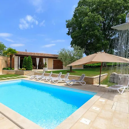 Holiday home Viscum Vela Traba