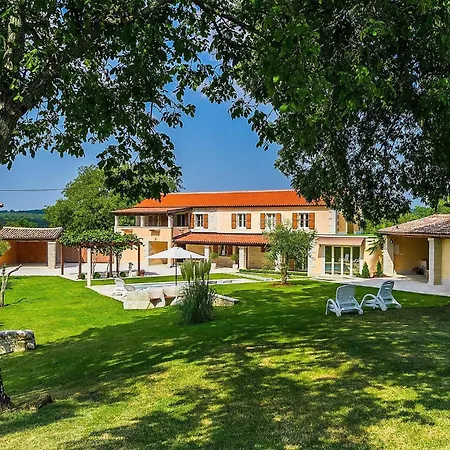 Holiday home Viscum